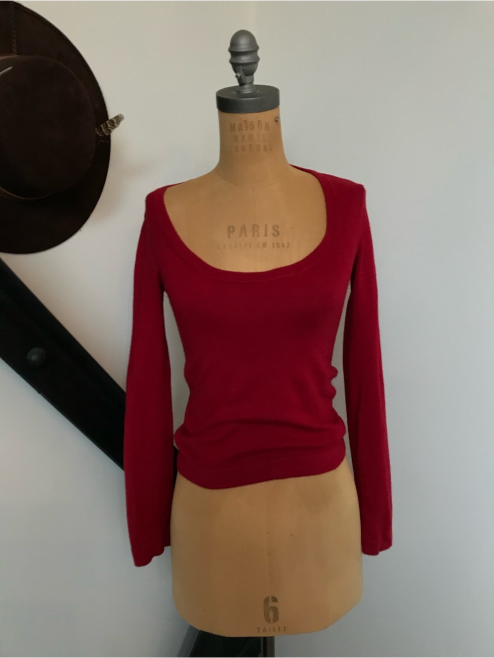 Wool Scoop Neck Long-Sleeve Sweater - Red